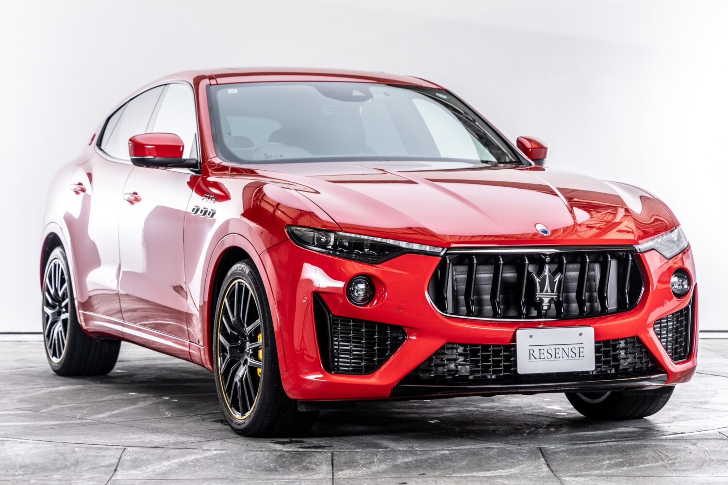 レヴァンテ  Fトリブート 4WD