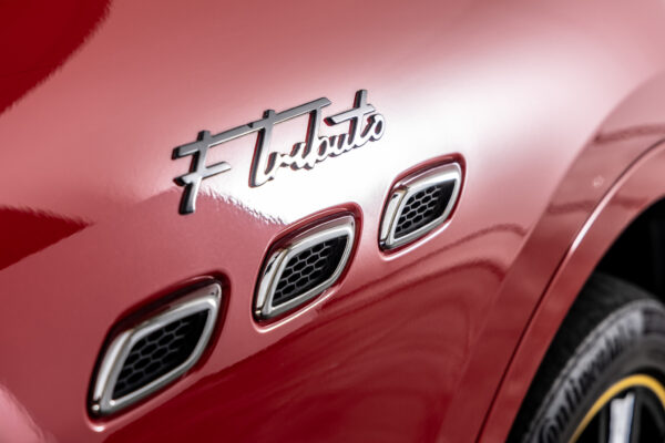 レヴァンテ  Fトリブート 4WD