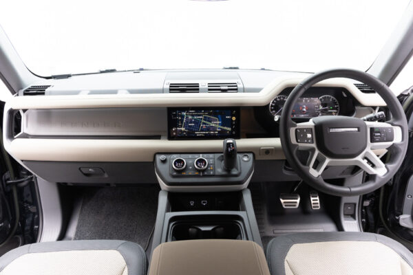 ディフェンダー110X DYNAMIC SE D300 4WD