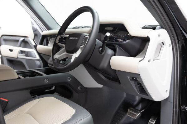 ディフェンダー110X DYNAMIC SE D300 4WD