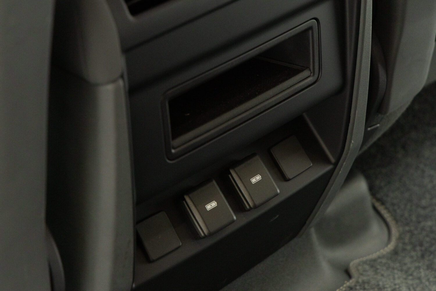 ディフェンダー110X DYNAMIC SE D300 4WD