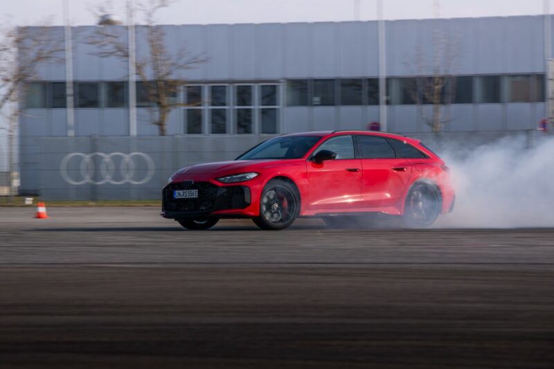 世界初の新技術搭載 新型アウディRS5 初のパフォーマンスハイブリッド