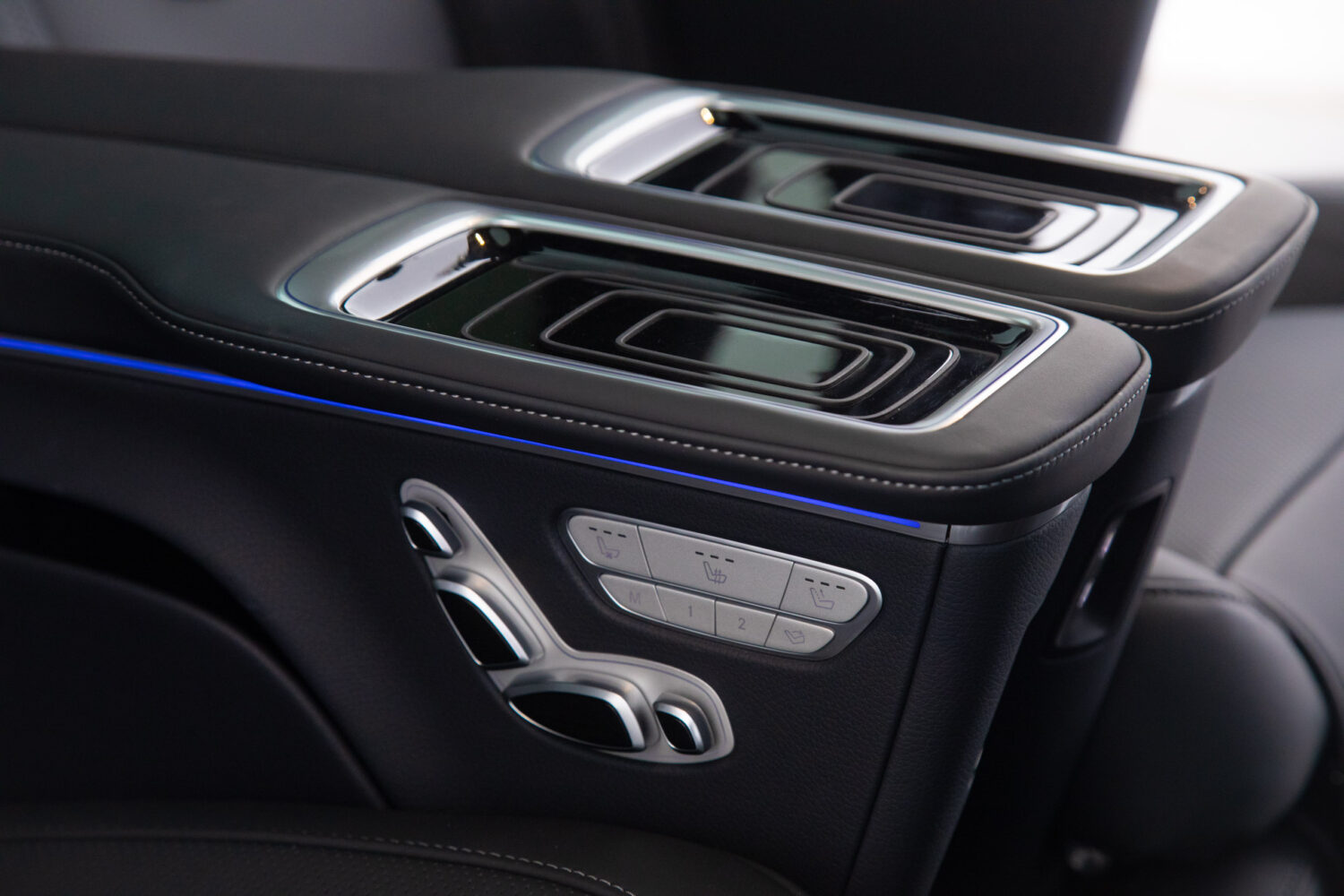 VクラスV220 d エクスクルーシブ ロング プラチナスイート ディーゼルターボ