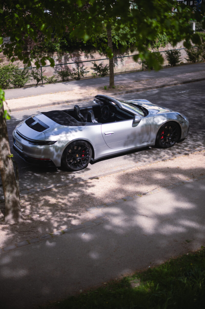 ポルシェ・911GTSカブリオレ（）生まれの地で深く読み解く