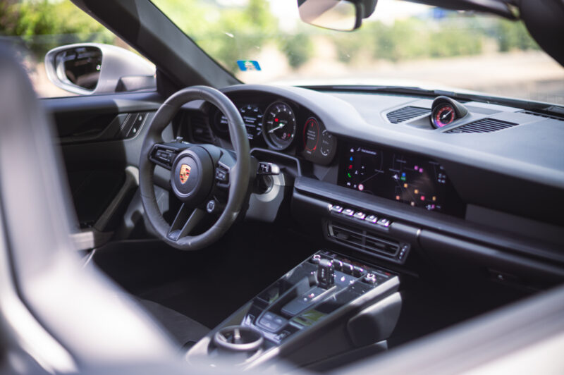 ポルシェ・911GTSカブリオレ（）生まれの地で深く読み解く
