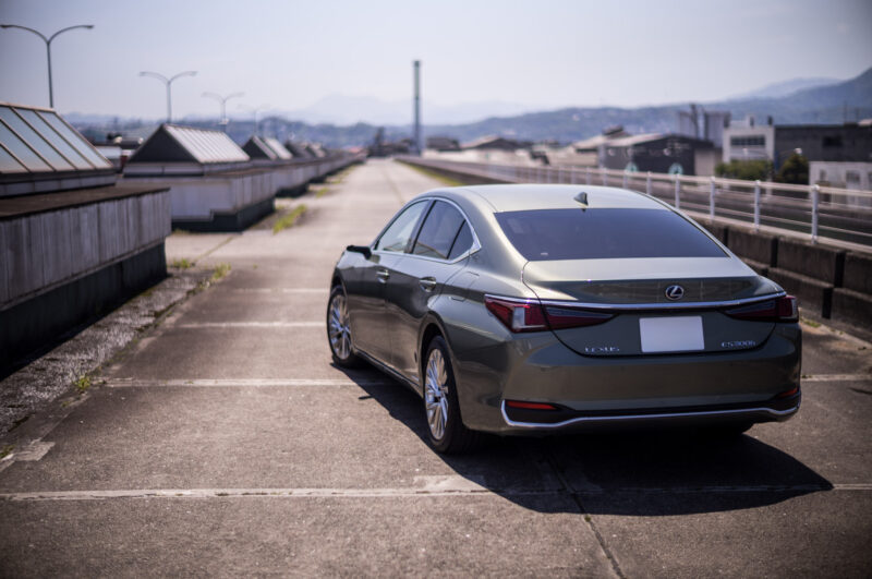 レクサス・ES300h（2020）今、あえてセダンという選択