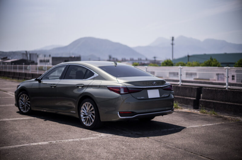 レクサス・ES300h（2020）今、あえてセダンという選択