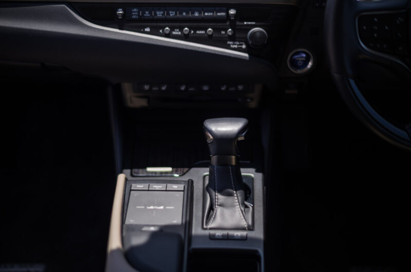 レクサス・ES300h（2020）今、あえてセダンという選択