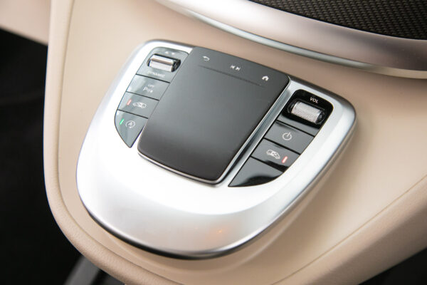 V220d アバンギャルド エクストラロング AMGライン