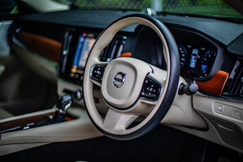 ボルボ・S90(2017)前期T6だけが持つ走りの質
