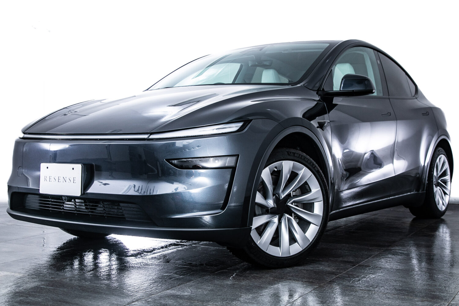 モデルY LAUNCH SERIES RWD