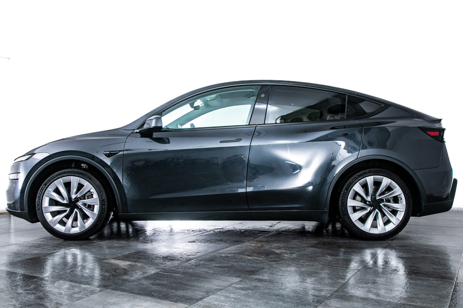 モデルY LAUNCH SERIES RWD