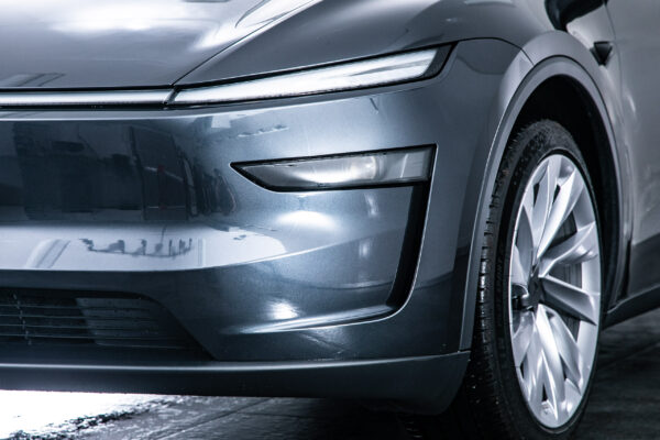 モデルY LAUNCH SERIES RWD