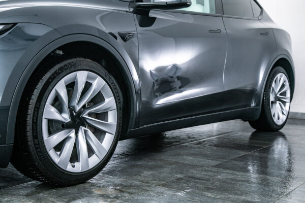 モデルY LAUNCH SERIES RWD