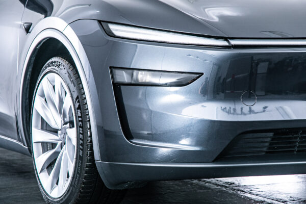 モデルY LAUNCH SERIES RWD