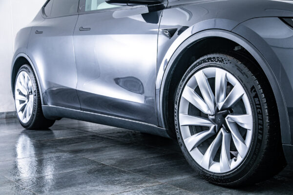 モデルY LAUNCH SERIES RWD