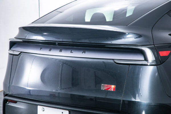 モデルY LAUNCH SERIES RWD