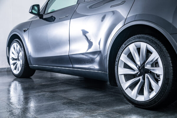 モデルY LAUNCH SERIES RWD