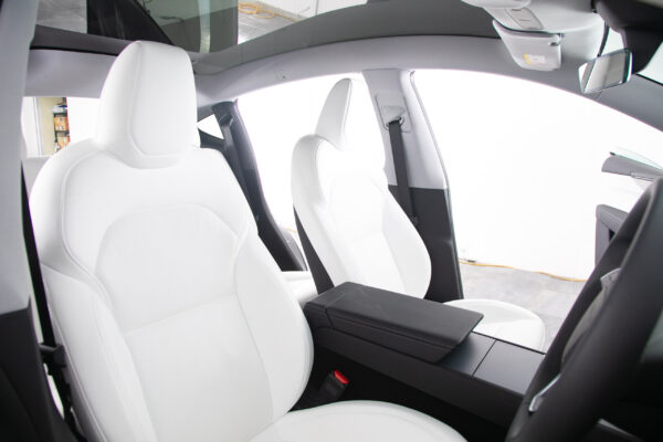 モデルY LAUNCH SERIES RWD