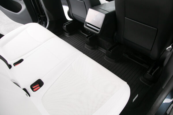 モデルY LAUNCH SERIES RWD
