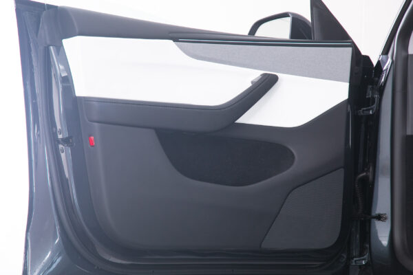 モデルY LAUNCH SERIES RWD