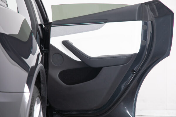 モデルY LAUNCH SERIES RWD