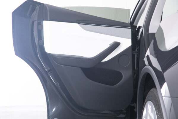 モデルY LAUNCH SERIES RWD
