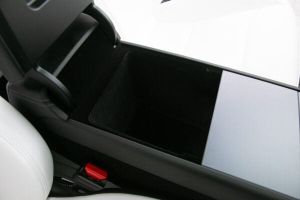 モデルY LAUNCH SERIES RWD