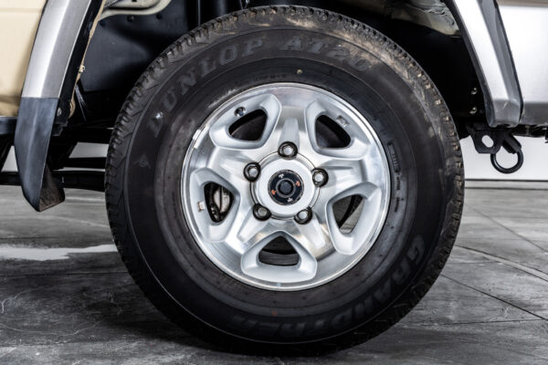 ランドクルーザー70 5ドア 4.0 4WD