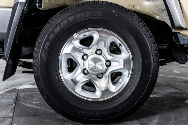 ランドクルーザー70 5ドア 4.0 4WD