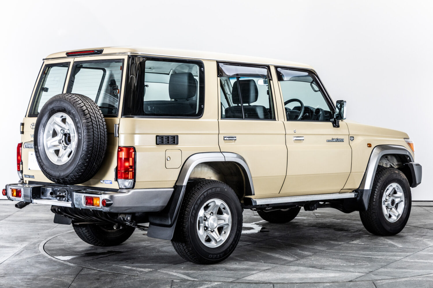 ランドクルーザー70 5ドア 4.0 4WD