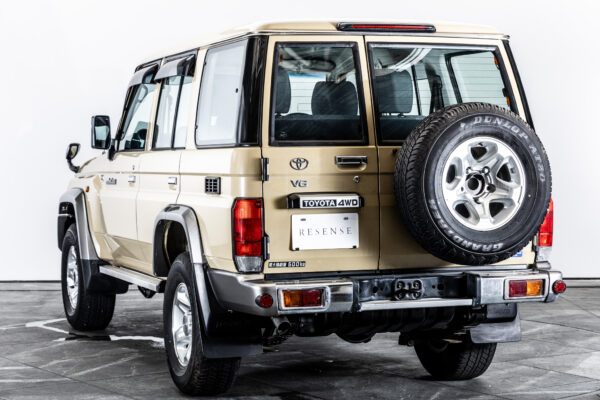 ランドクルーザー70 5ドア 4.0 4WD