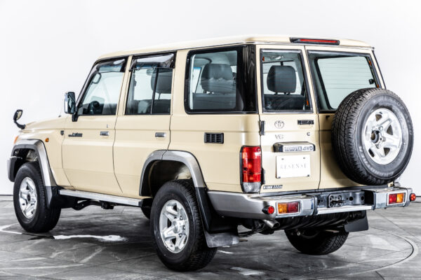 ランドクルーザー70 5ドア 4.0 4WD