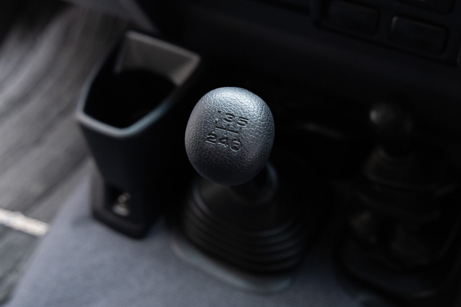 ランドクルーザー70 5ドア 4.0 4WD