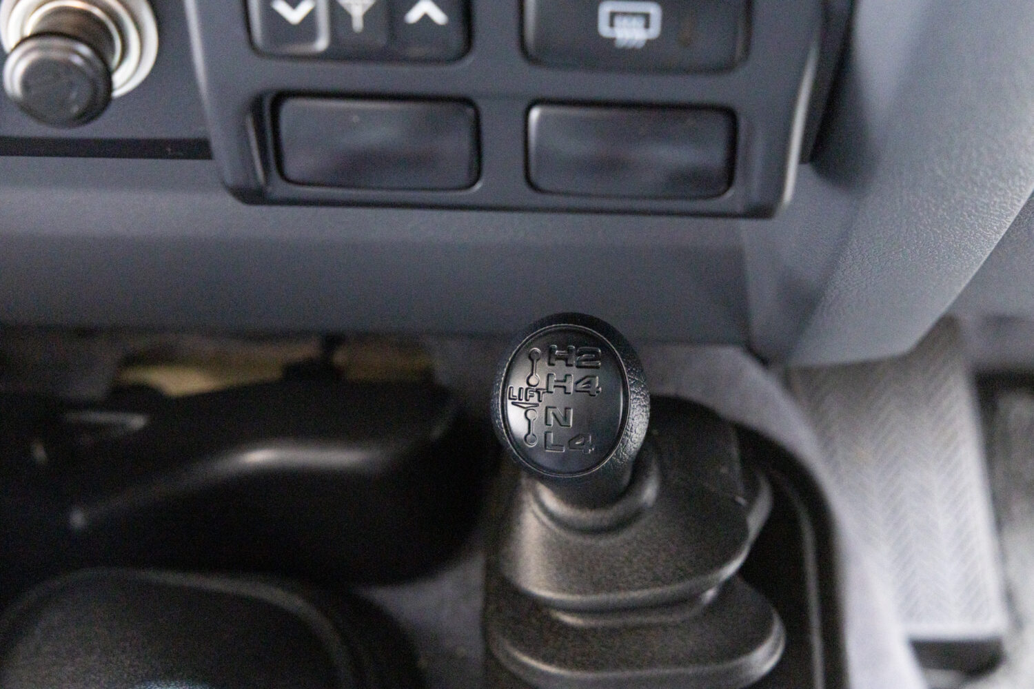 ランドクルーザー70 5ドア 4.0 4WD