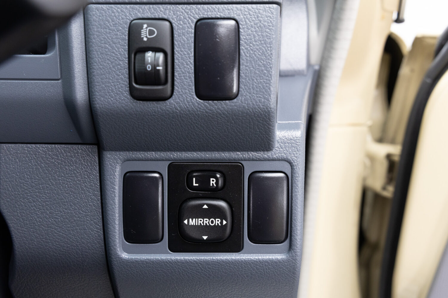 ランドクルーザー70 5ドア 4.0 4WD