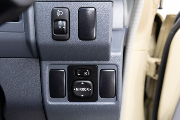 ランドクルーザー70 5ドア 4.0 4WD