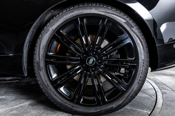 レンジローバー オートバイオグラフィ4.4L P530 LWB 4WD