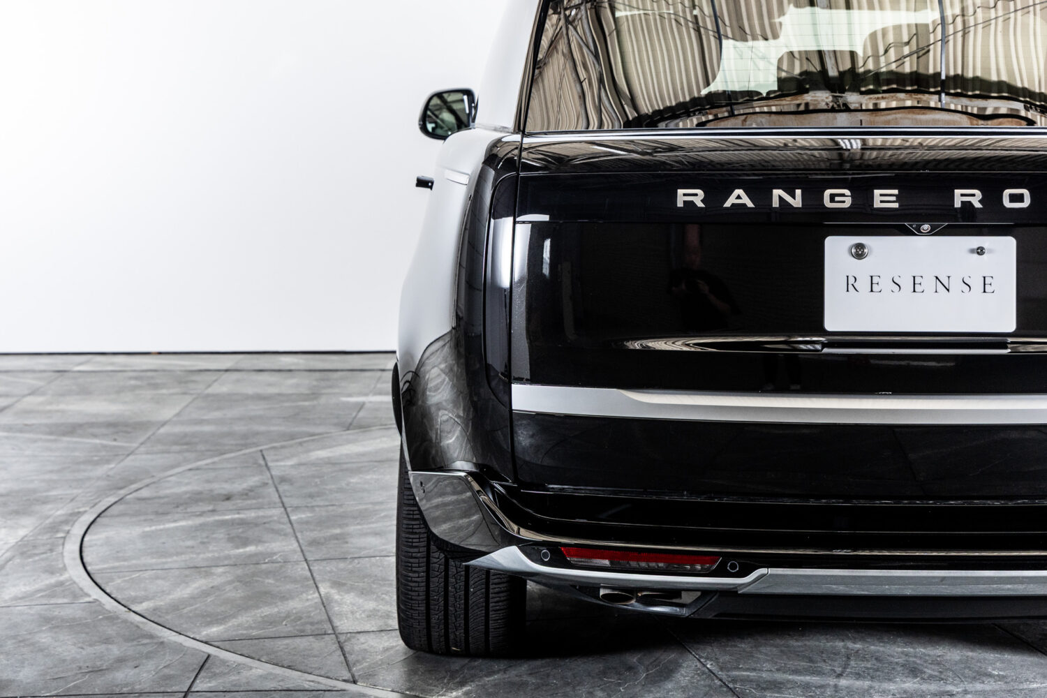 レンジローバー オートバイオグラフィ4.4L P530 LWB 4WD