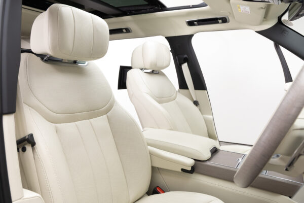 レンジローバー オートバイオグラフィ4.4L P530 LWB 4WD