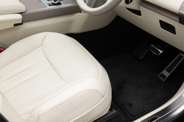 レンジローバー オートバイオグラフィ4.4L P530 LWB 4WD