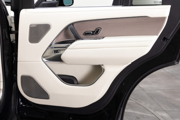 レンジローバー オートバイオグラフィ4.4L P530 LWB 4WD