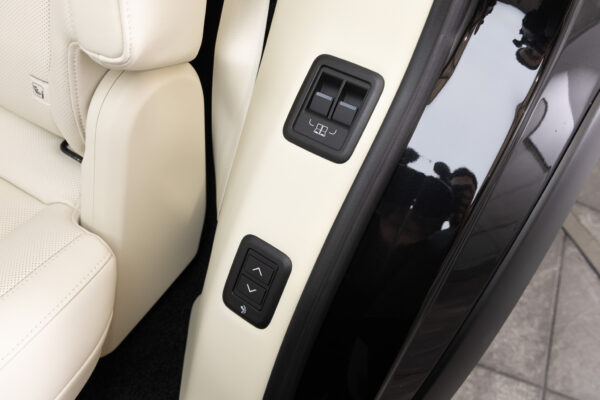 レンジローバー オートバイオグラフィ4.4L P530 LWB 4WD