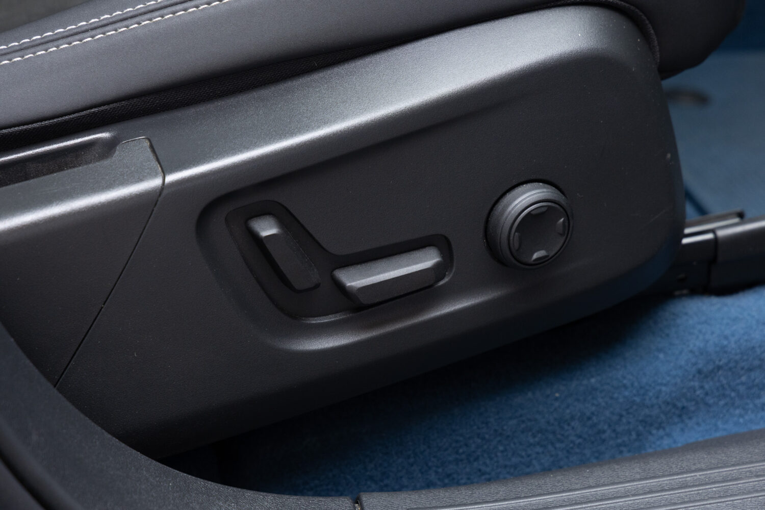 C40 リチャージ ツイン 4WD