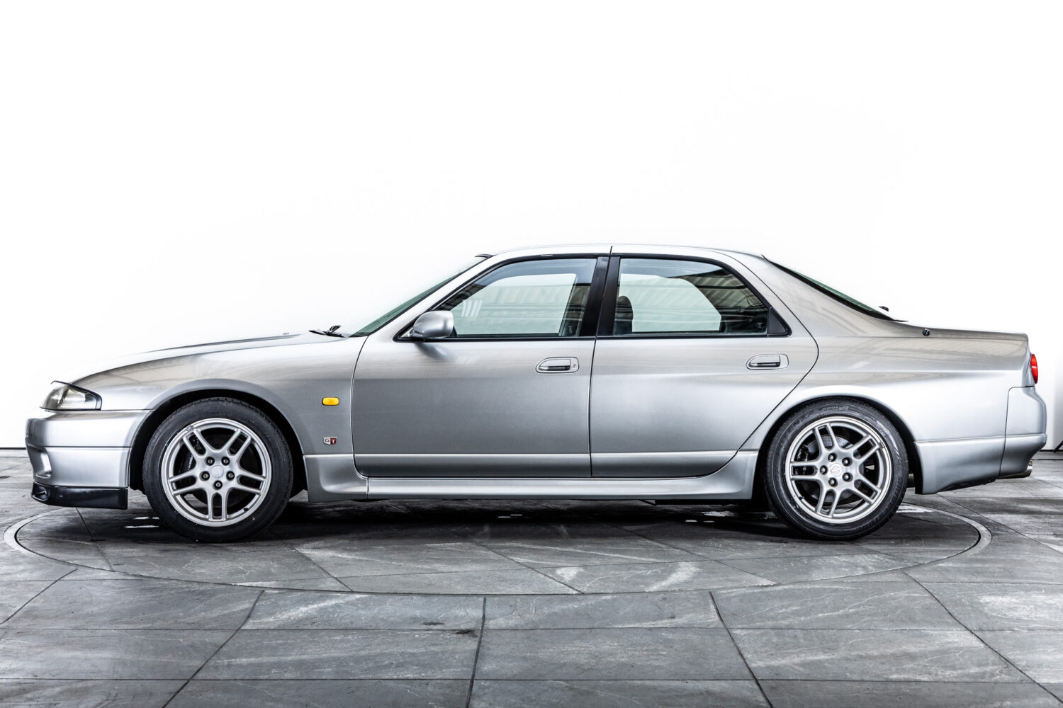 スカイラインGT-R 4ドア オーテックVer 40th記念車 4WD