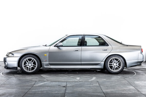 スカイラインGT-R 4ドア オーテックVer 40th記念車 4WD