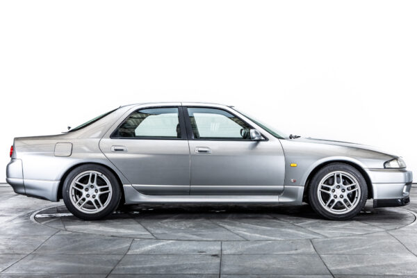 スカイラインGT-R 4ドア オーテックVer 40th記念車 4WD