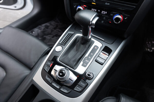 A5スポーツバック 2.0TFSIクワトロ Sライン 4WD