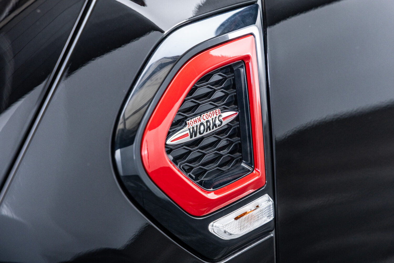 MINIクロスオーバー ジョン・クーパー・ワークス 4WD