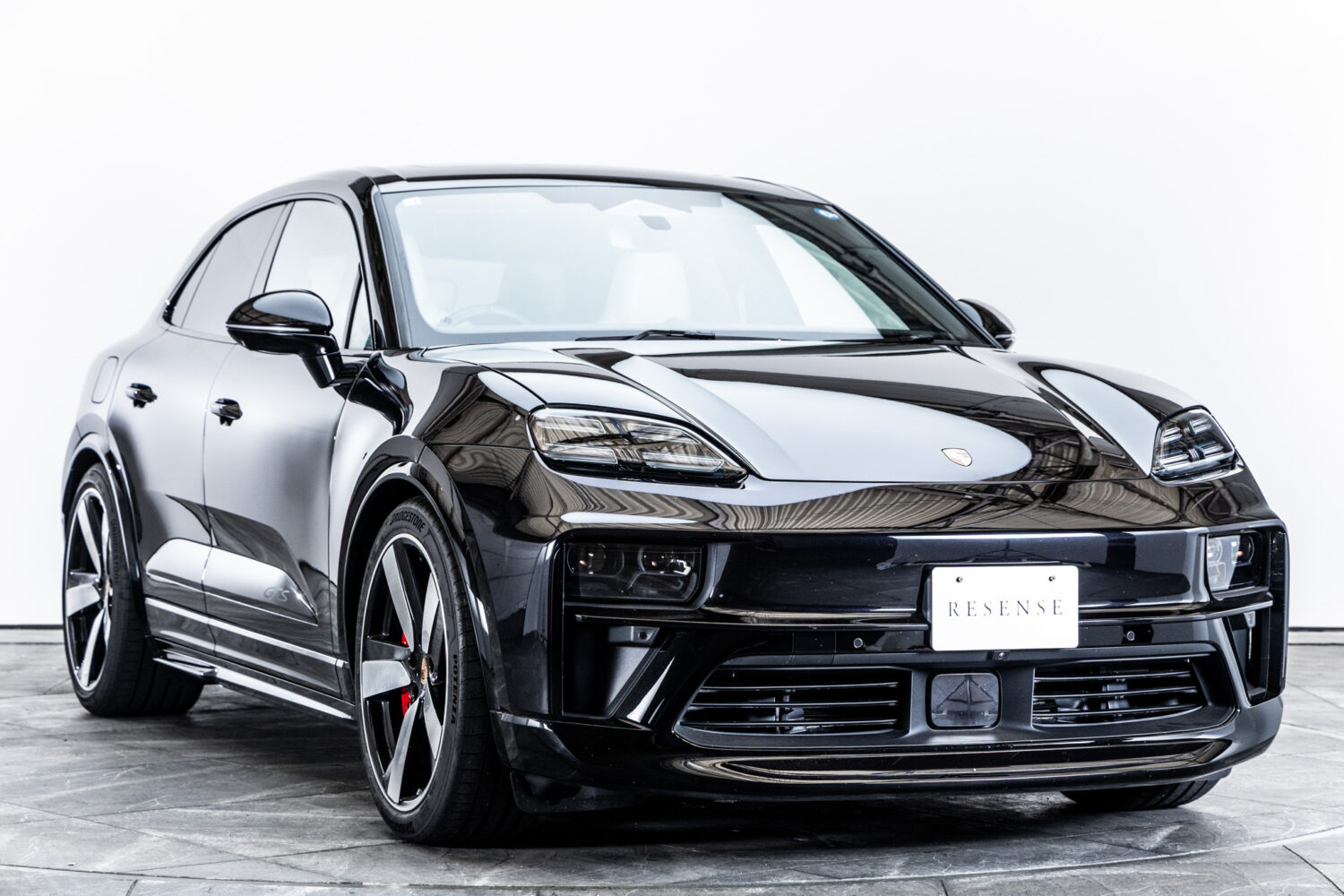 マカンエレクトロ GTS 4WD